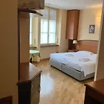Hotel Saini With Air Conditioning Stresa