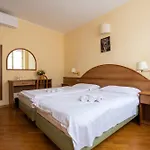 Hotell Saini With Air Conditioning 3*