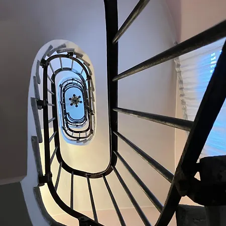 Saini With Air Conditioning ホテル