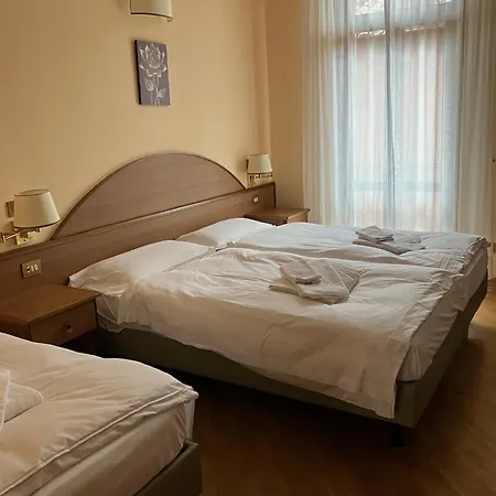 Saini Hotel 3*