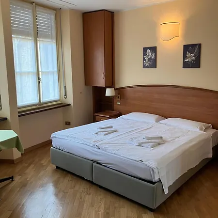 ホテル Saini With Air Conditioning ストレーザ