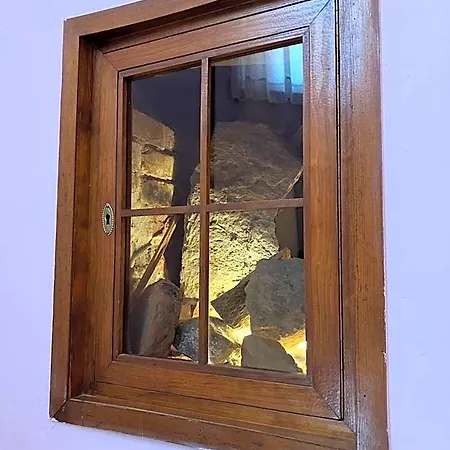Saini With Air Conditioning 3* ستريزا