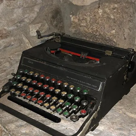 Saini With Air Conditioning ホテル