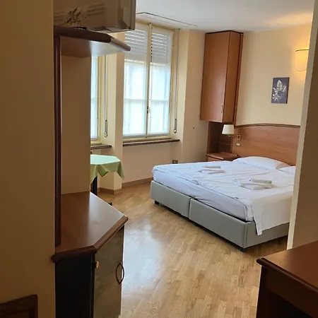 فندق Saini With Air Conditioning ستريزا