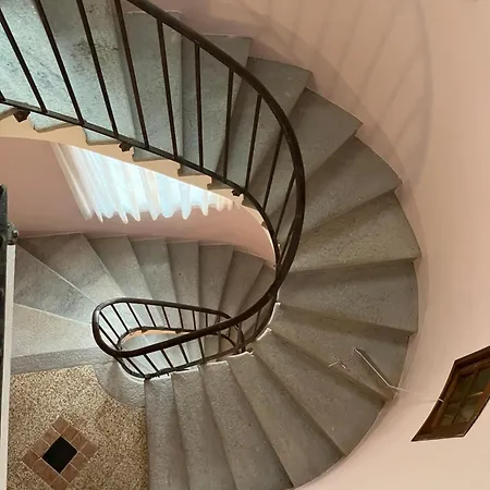 Saini With Air Conditioning 3* ستريزا